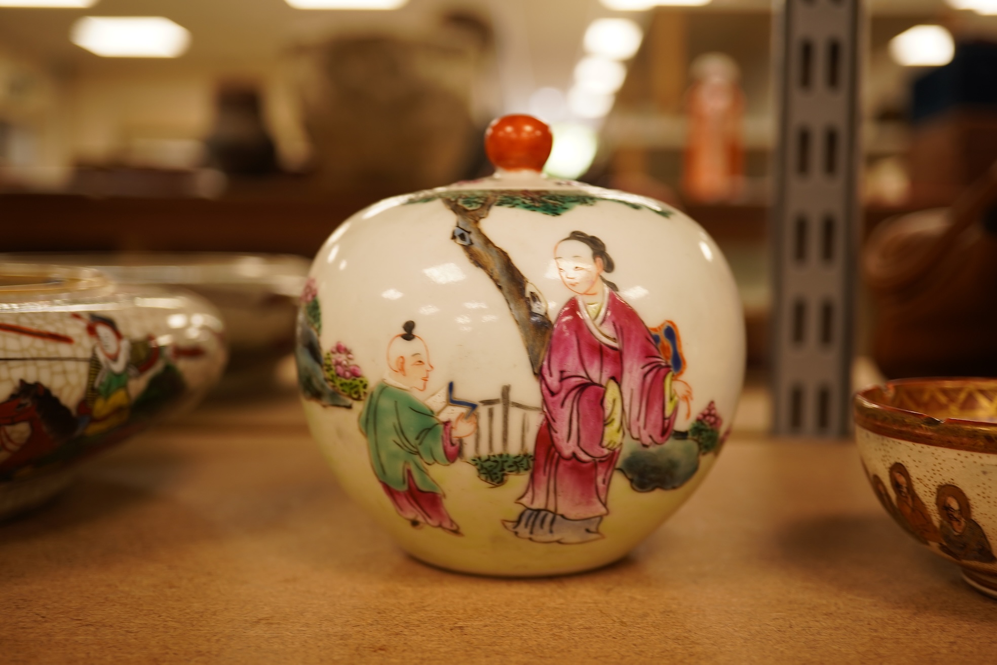 A mixed group of Chinese and Japanese ceramics (6)
